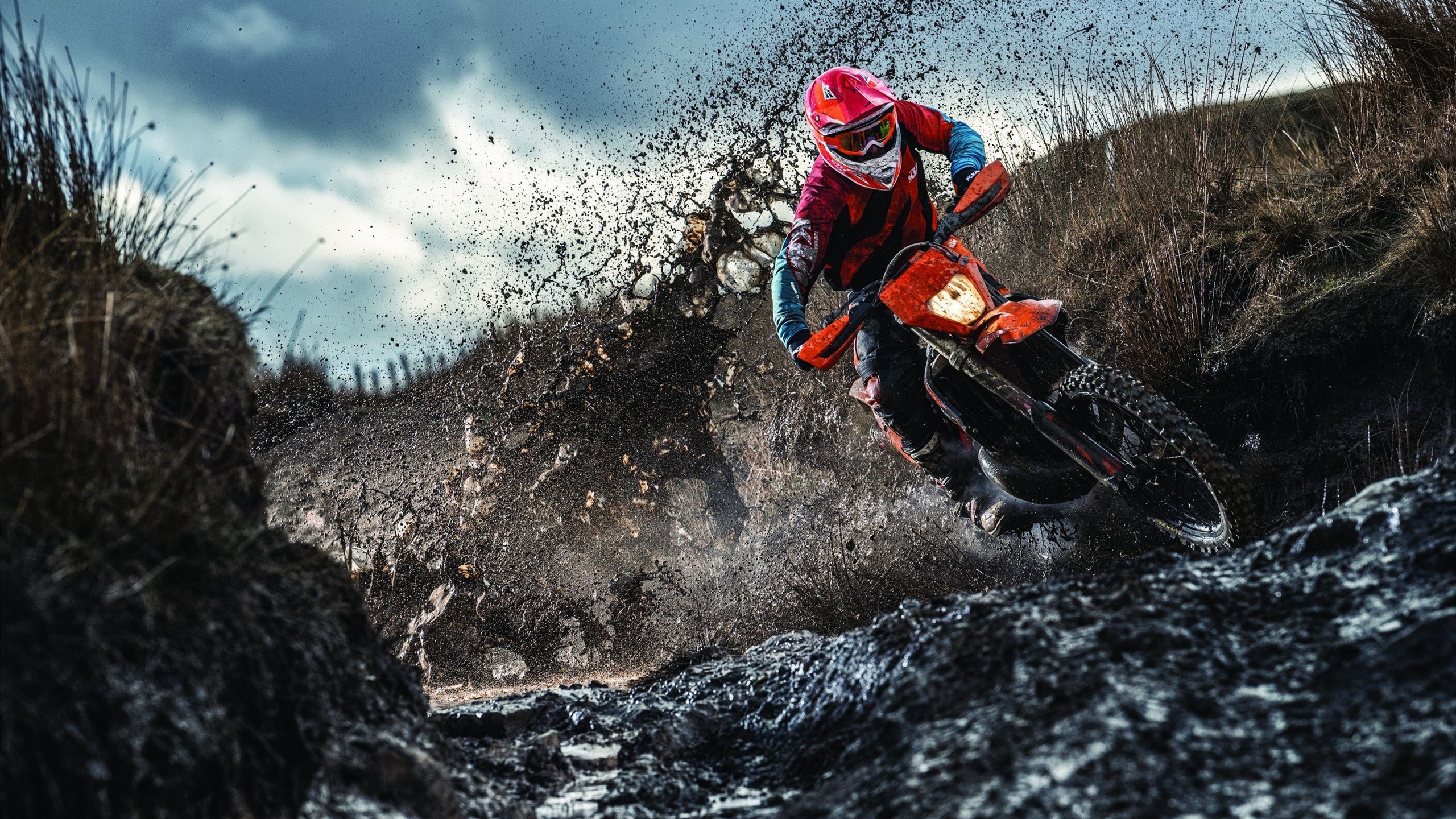 中国马拉松系列赛呼和浩特草原站 狂风之中跑者依旧坚持完赛，呼市马拉松官网