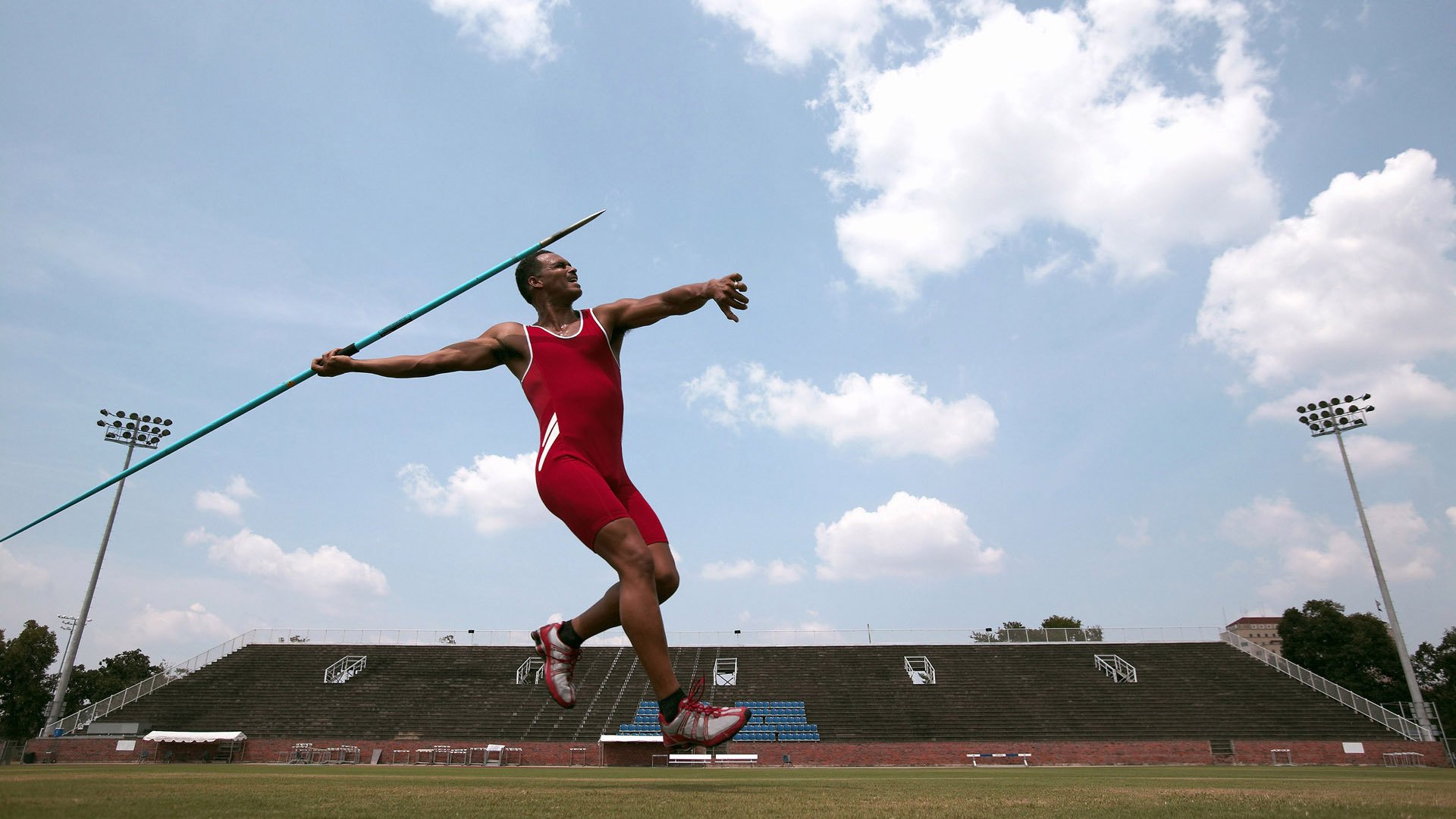 体育明星跨界合作增加，体育明星带动体育事业发展